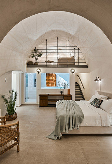 DELUXE QUEEN SUITE WITH INDOOR HOT TUB