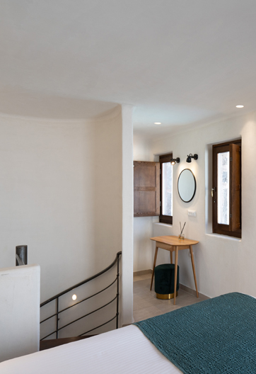 DUPLEX SUITE WITH OUTDOOR HOT TUB